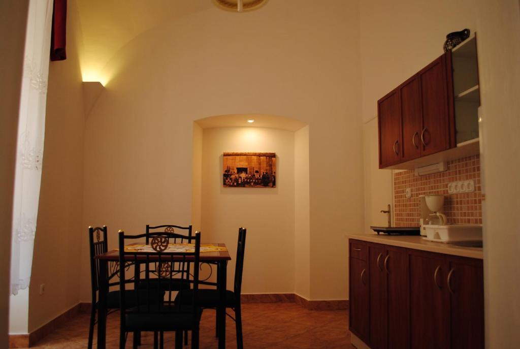 Dobo Teri Apartman إغير الغرفة الصورة